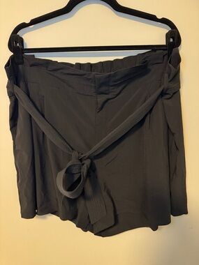 Athleta Skyline Shorts II - Size 24